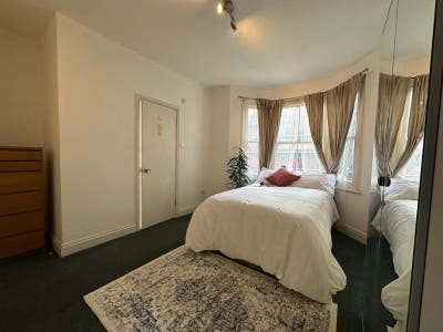 Stunning Double in Victorian House - SE8 Main Photo