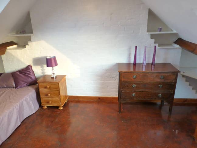 Bright Attic EnSuite with Stunning Views East Ox Main Photo