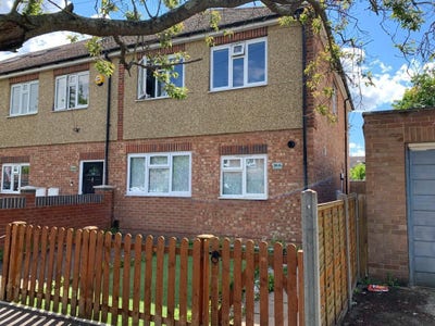 Double room with private bathroom to let Main Photo