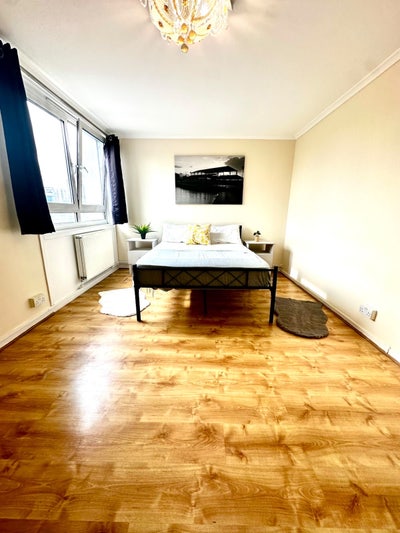 Bright 4 Bedrooms in Kensington Main Photo
