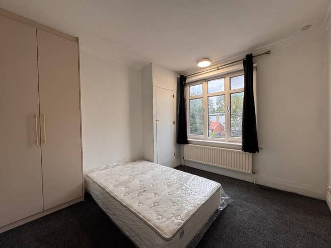 Ensuite Room in Heston Main Photo