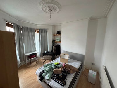 Double rooms for &pound;550 each, bills included Main Photo