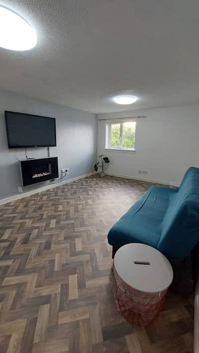Spacious 4-Bed, 2-Bathroom Flat in G21, Glasgow Main Photo