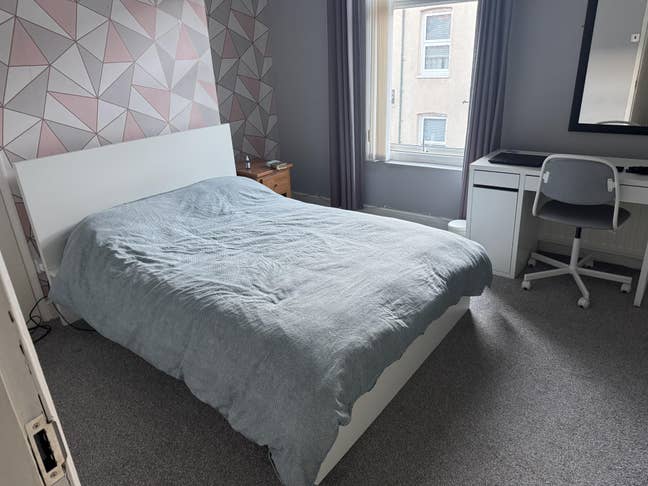 Large double room in a 2 bed house  Main Photo