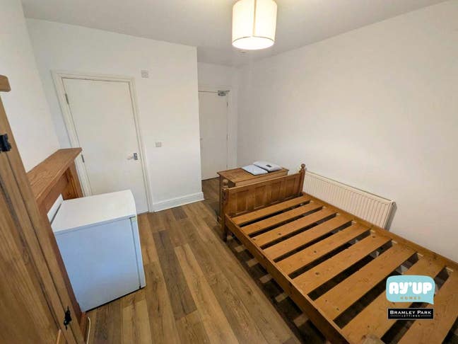 Modern En-Suite Room in Doncaster City Centre Main Photo