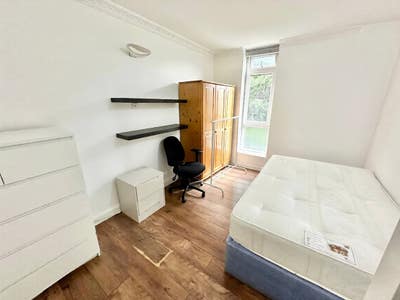 "2 Rooms, NW8 – Abbey Road, St John's Wood, &pound;850" Main Photo