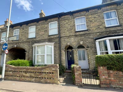 A well-sized, furnished double room available Main Photo