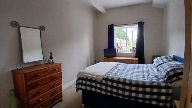 Double furnished room available. Main Photo