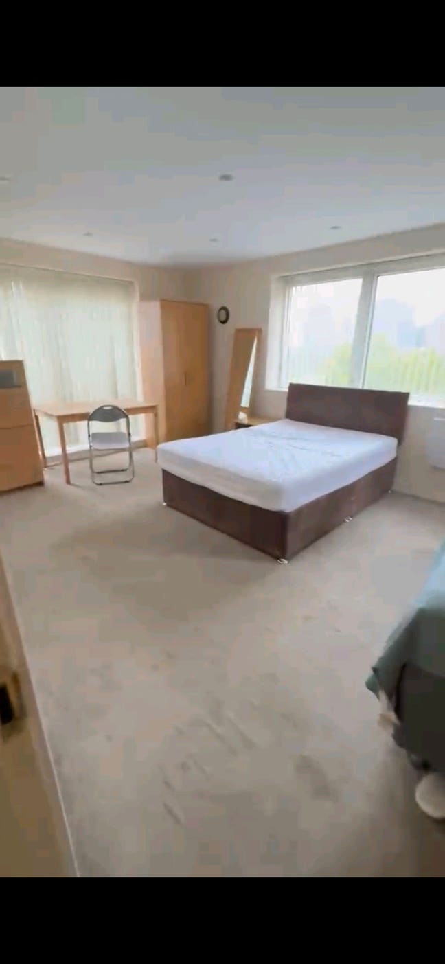 3 Rooms E14 1 Ensuite Universal Credit Allowed  Main Photo