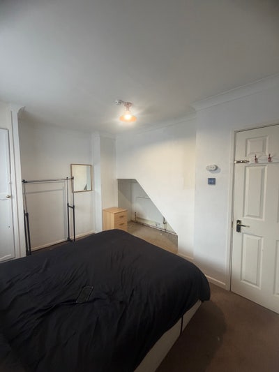 Large Furnished Double Room Main Photo