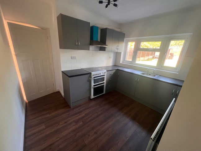 2 double & 1 single bedroom  Main Photo