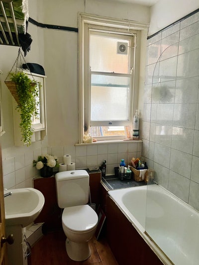 Double  Room  Available in 3  Bedroom  Apartment  Main Photo