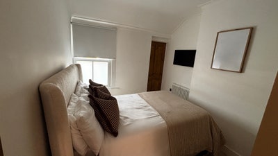  Double Bedroom with Private En-Suite & TV Main Photo