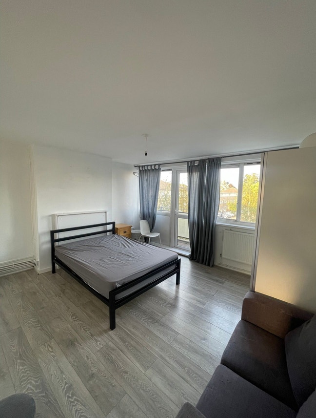 Double Room Near Aldgate East/Couple wc + Balcony  Main Photo