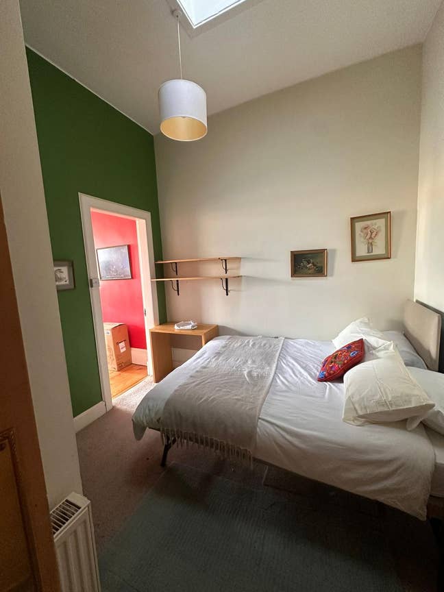 Lovely Double Room in a Spacious Flat Main Photo