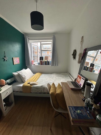 Furnished Bedroom in Mile End  Main Photo