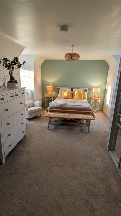 🏡 Spacious master bedroom with private en suite Main Photo