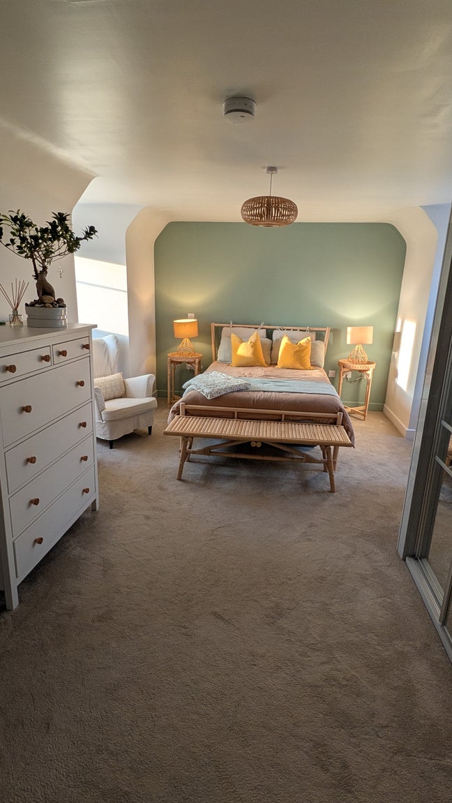 🏡 Spacious master bedroom with private en suite Main Photo