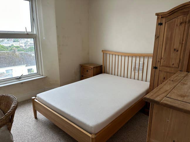 Lovely airy bright double room in student house  Main Photo