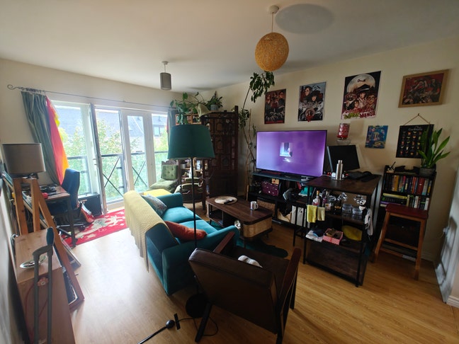 Large room with ensuite, well decorated flat Main Photo
