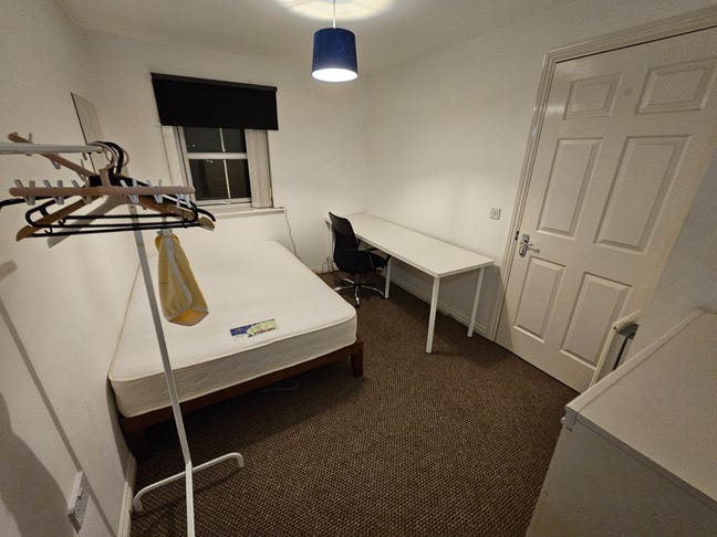 Large Double Room + Office  Main Photo
