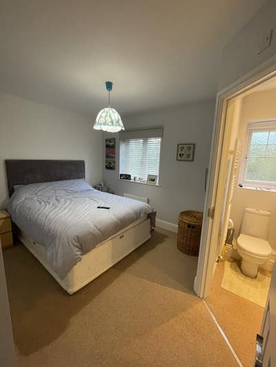 Double en-suite Master bedroom Main Photo