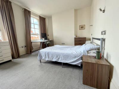  Double Room 5 Mins from Westfield w/ Roof Terrace Main Photo