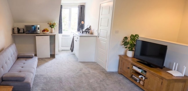 Private Top-Floor Suite in Heathfield Main Photo