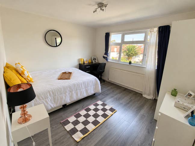 🏆Top Room in a Modern House 1 min to St🏆 Main Photo