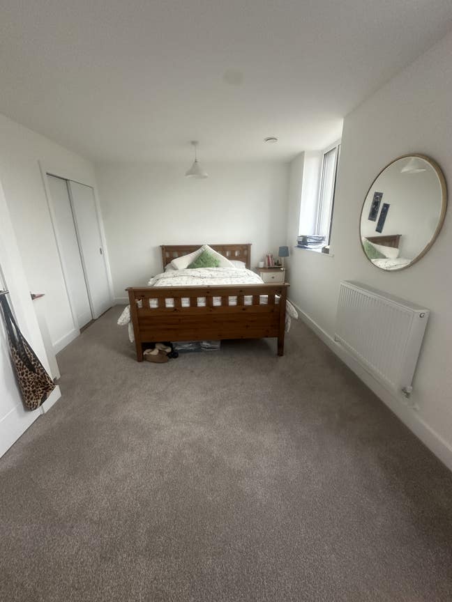 Spacious room in a family home  Main Photo