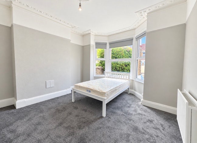 Good size double room inclusive of bills & WI-FI Main Photo
