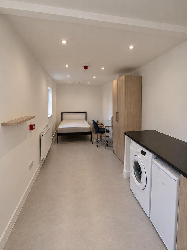 Fully Furnished Ensuite & Studio Rooms in Edgware  Main Photo