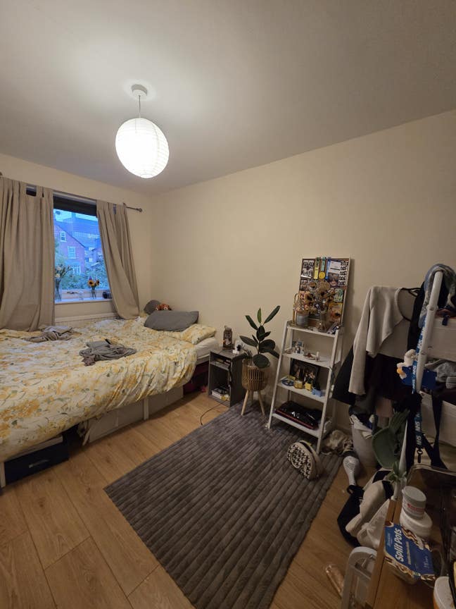 Wanted - replacement in 4-bed house of doctors Main Photo