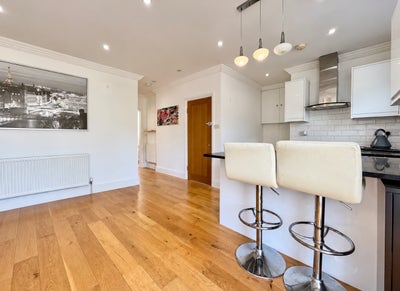 2 Double Bedroom 1st Floor flat in South Croydon Main Photo