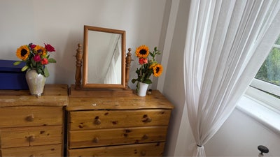 Double bed room to let Main Photo