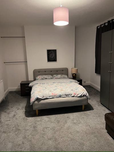 Extra Large Bedroom in shared house for couples Main Photo