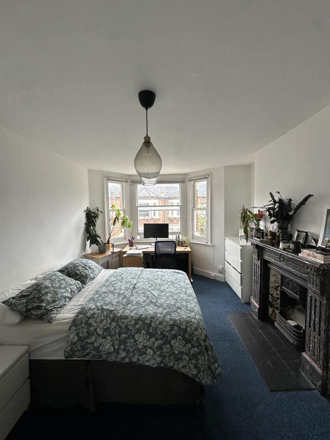 Home in Oval with a Rooftop Terrace Main Photo