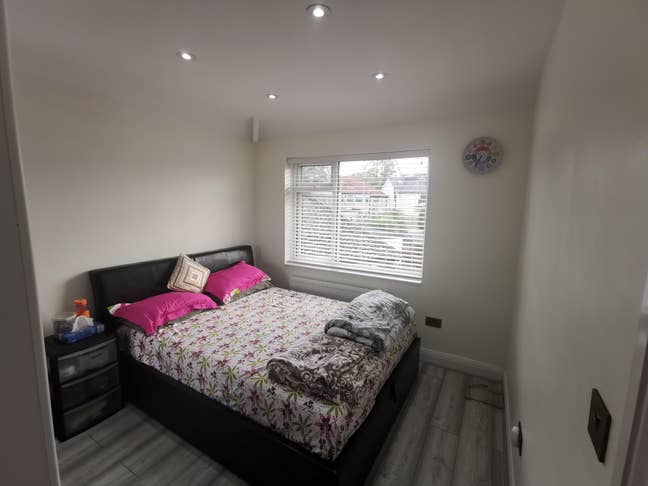 Spacious Double Bedroom to Rent in Ruislip HA4 Main Photo