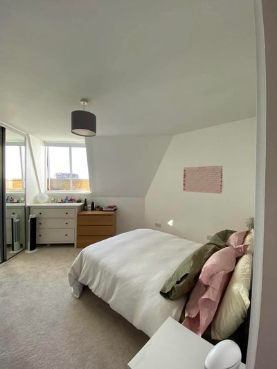 Couple to share 3 bed & 3bath with another couple  Main Photo