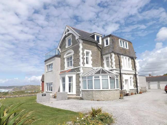 Sea view lusty glaze beach flat Main Photo