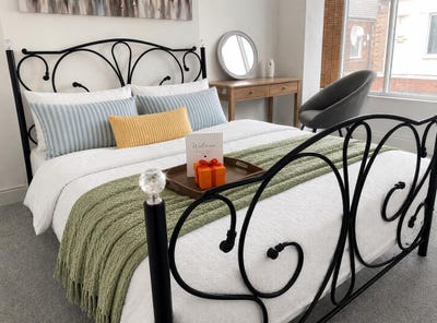 Luxurious double bedroom near University Main Photo
