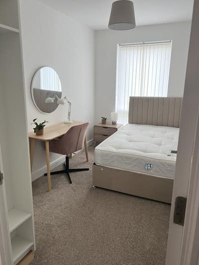 Zone 1 Double Room + Private Bathroom – Mon–Fri –  Main Photo