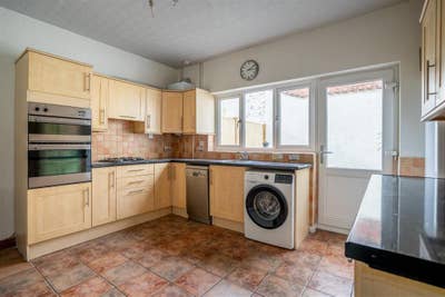 Double room in friendly 3-bed house in Bishophill Main Photo