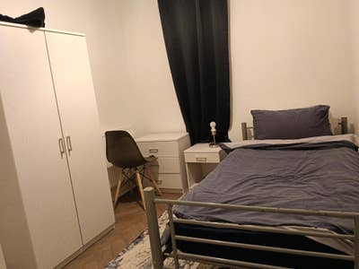 One room available to rent Main Photo