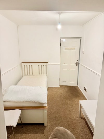 A Spacious Single Room for Rent in East ham Main Photo