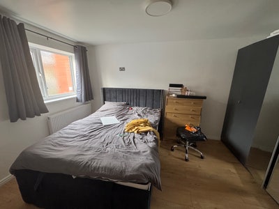 1 double room in 3 bed  house Main Photo