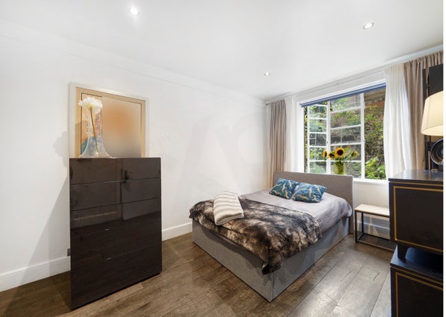 Newly Renovated Hideaway In London Main Photo