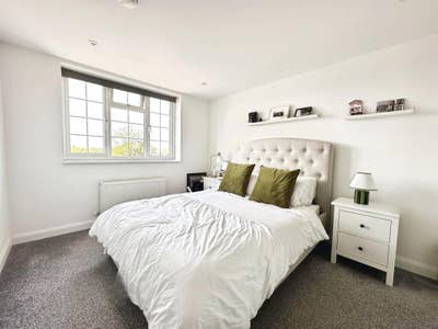 Bright double in modern flat - Northern line Main Photo