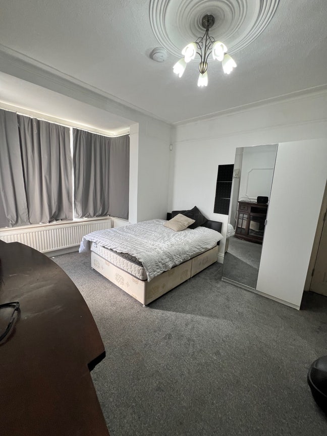 N12 🚿 En- suíte available Massive Room 🛏️ Main Photo