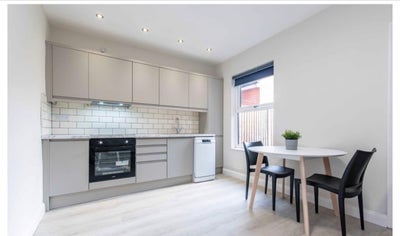 Female flatmate wanted - 2 bedroom house  Main Photo
